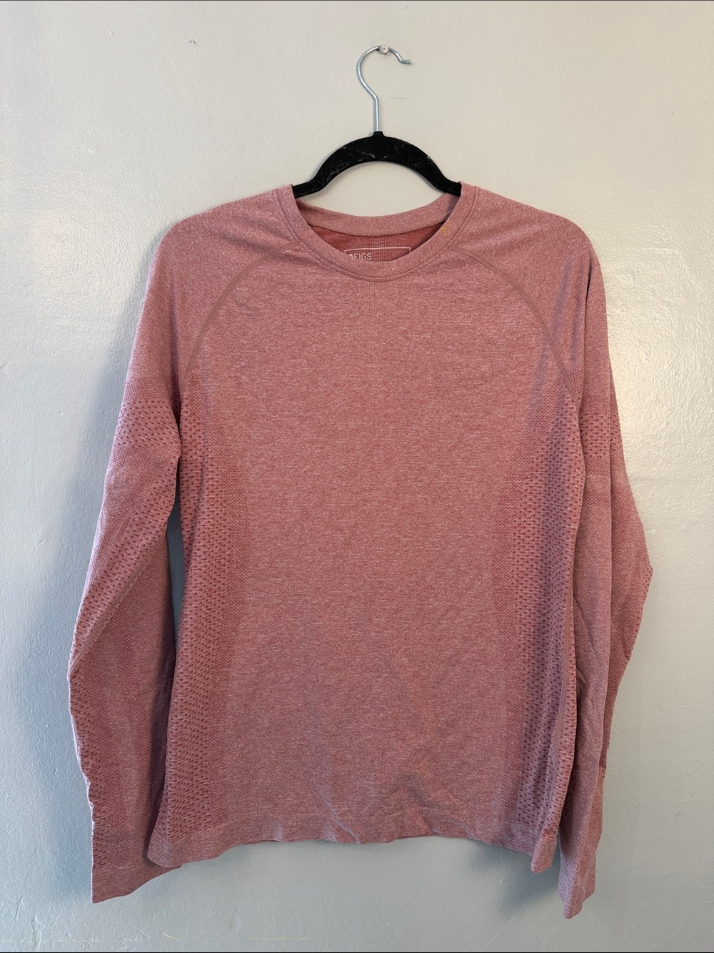 FIGS women’s Long Sleeve Performance Top - Dusty Rose Heather size X-Large